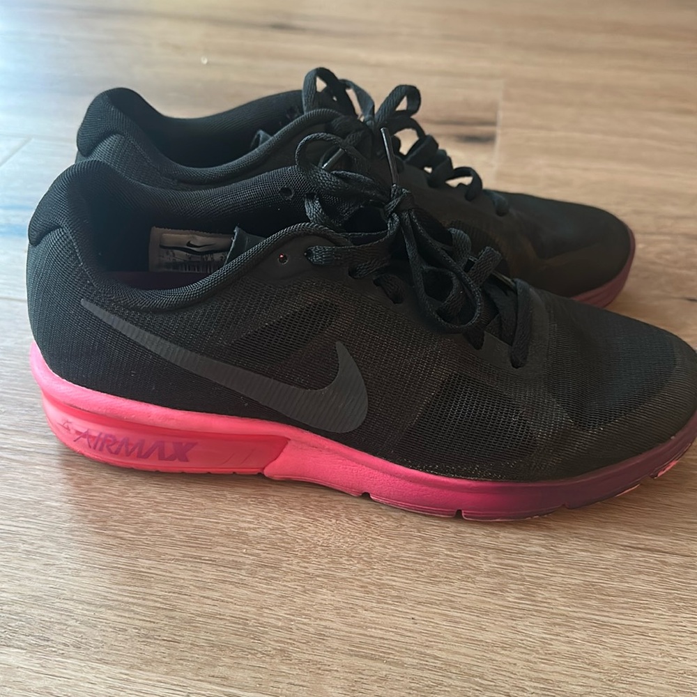Nike Air Max Sequent size 6.5 black & pink